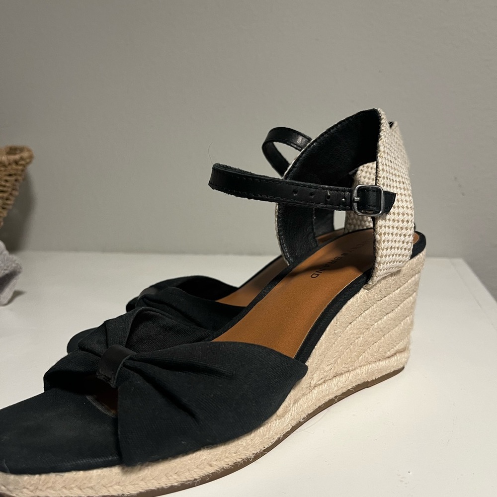 Lucky brand black and tan sandal wedge